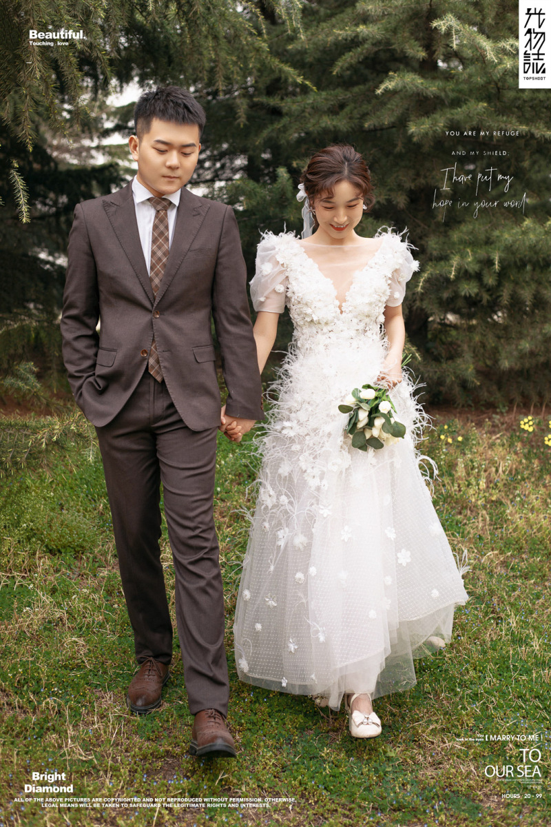 你的女孩(*^＠^*)杨炜楠先生孙欢女士又年轻，又有爱婚纱照、极简棚拍、、、婚纱照