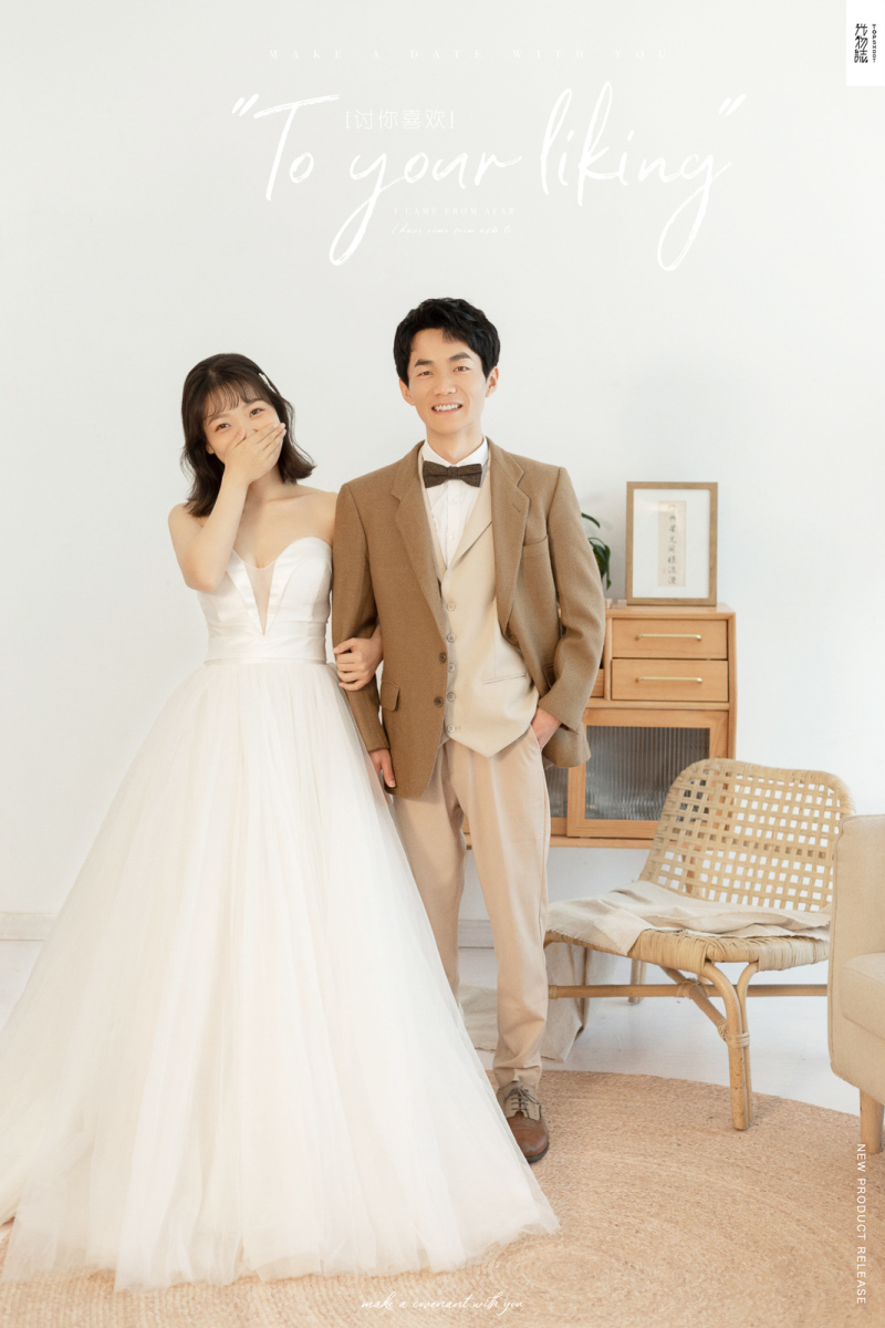 今日婚纱OOTD.程渊博先生李姣姣女士你的甜蜜婚纱照、极简棚拍、、、婚纱照
