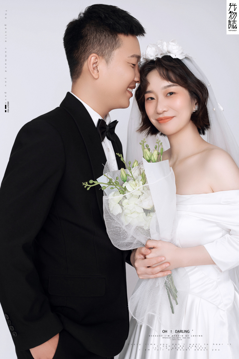 幸福感爆棚侯磊先生李楠女士甜蜜新鲜式婚纱照、极简棚拍、、、婚纱照