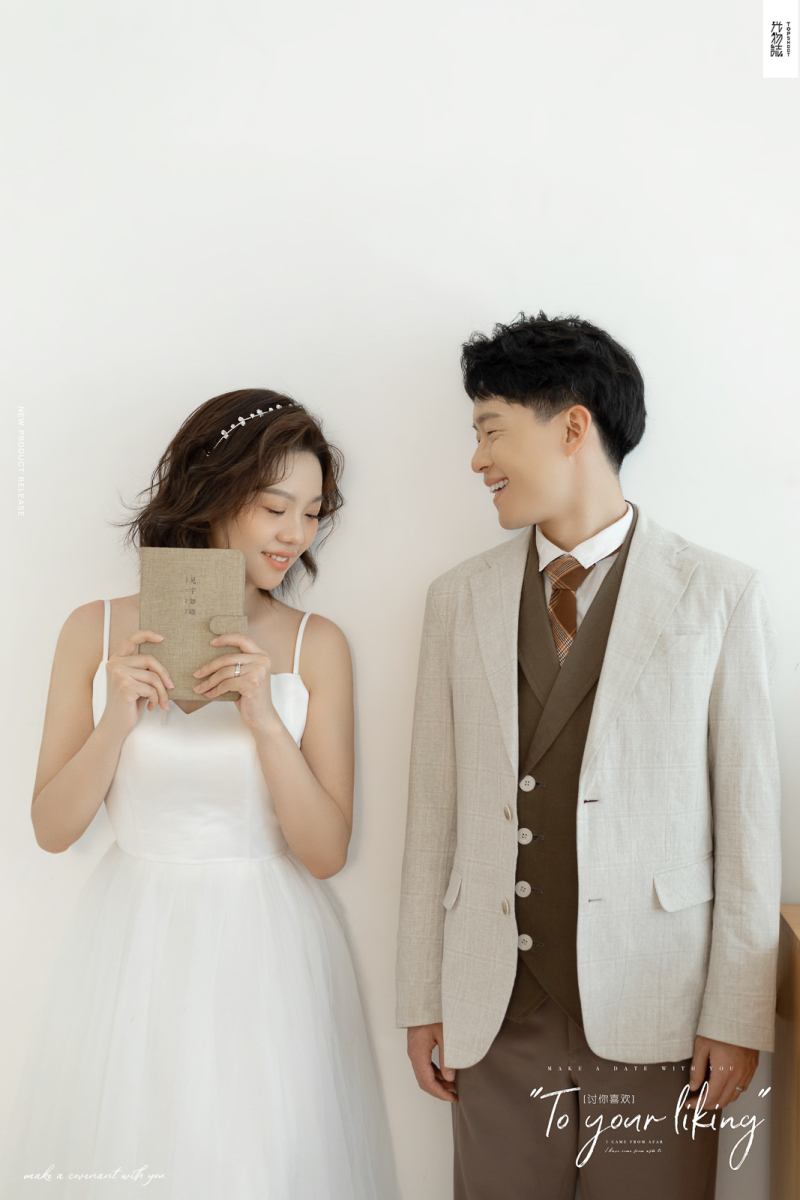 极致情绪！闫科明先生冯轩女士你的甜蜜婚纱照、极简棚拍、、、婚纱照