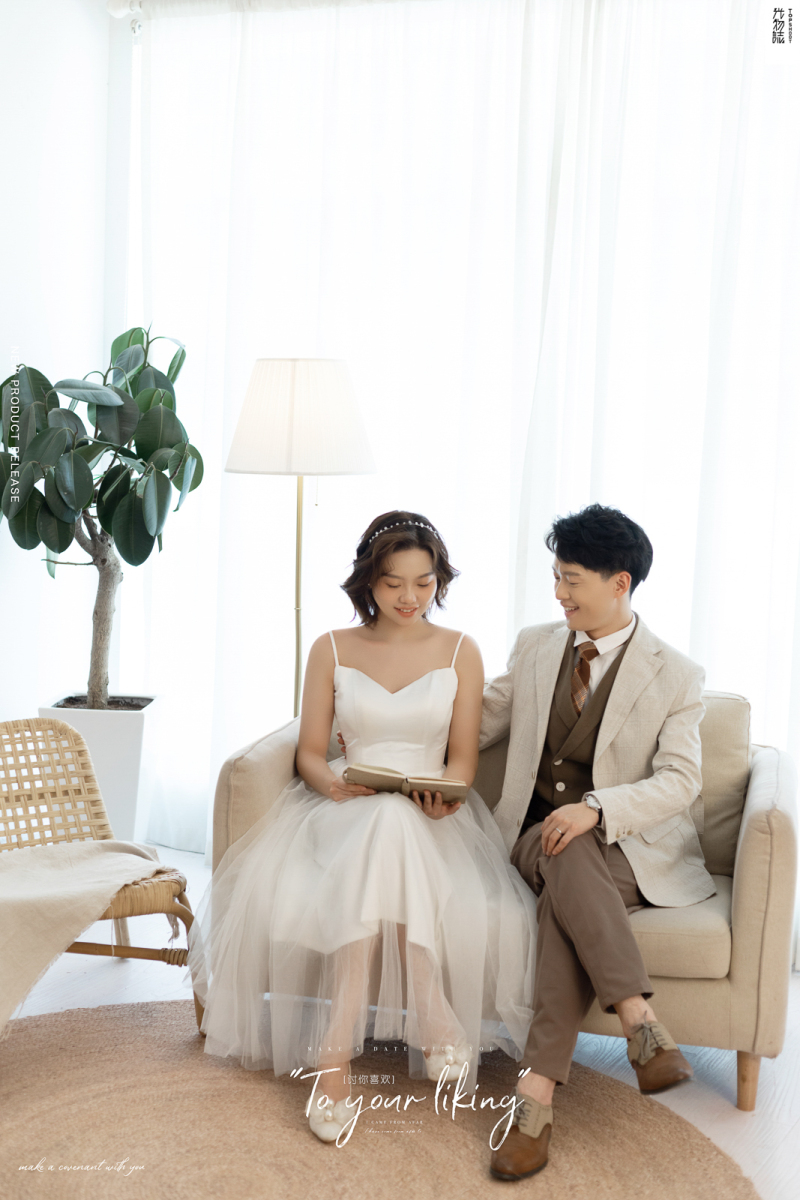 极致情绪！闫科明先生冯轩女士你的甜蜜婚纱照、极简棚拍、、、婚纱照