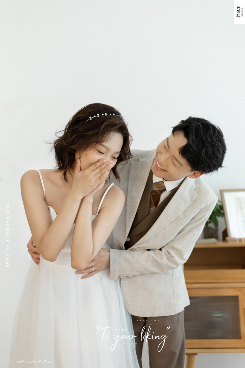 极致情绪！闫科明先生冯轩女士你的甜蜜婚纱照、极简棚拍、、、婚纱照