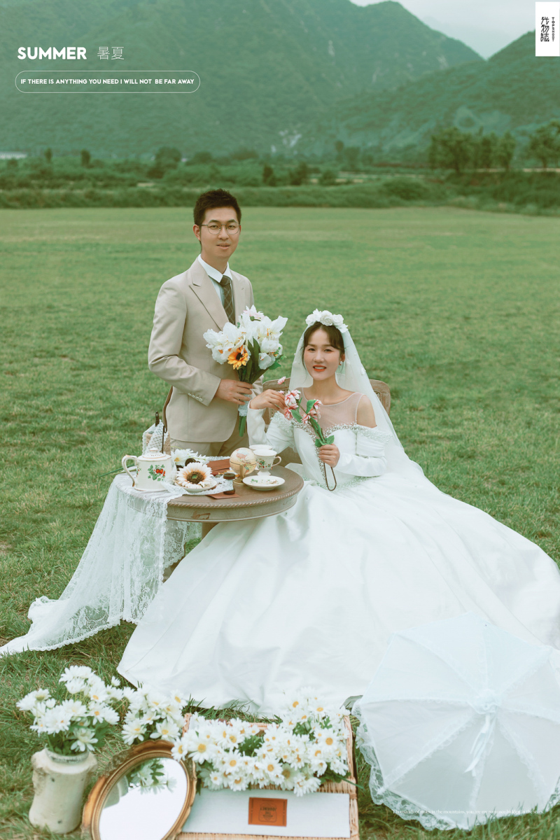 新鲜出炉:)温浩先生乔云女士复古文艺婚纱照、极简棚拍、、、婚纱照