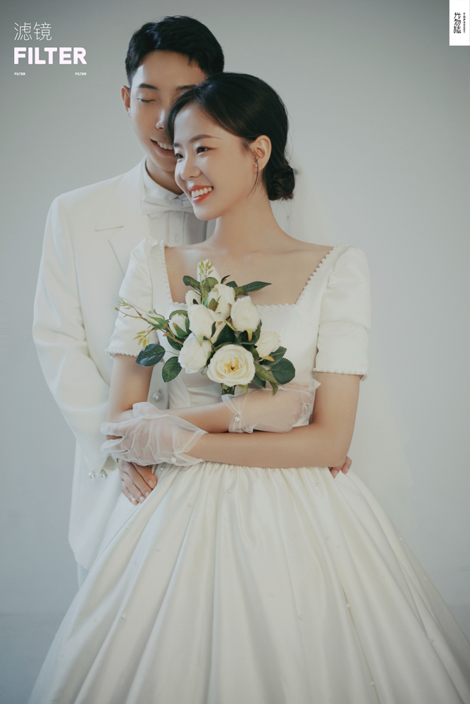 今日婚纱OOTD.张柏川先生任珍女士高定仪式感婚纱照、极简棚拍、、、婚纱照