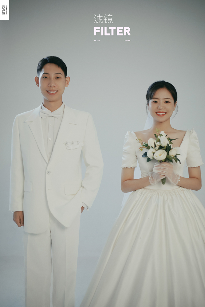 今日婚纱OOTD.张柏川先生任珍女士高定仪式感婚纱照、极简棚拍、、、婚纱照
