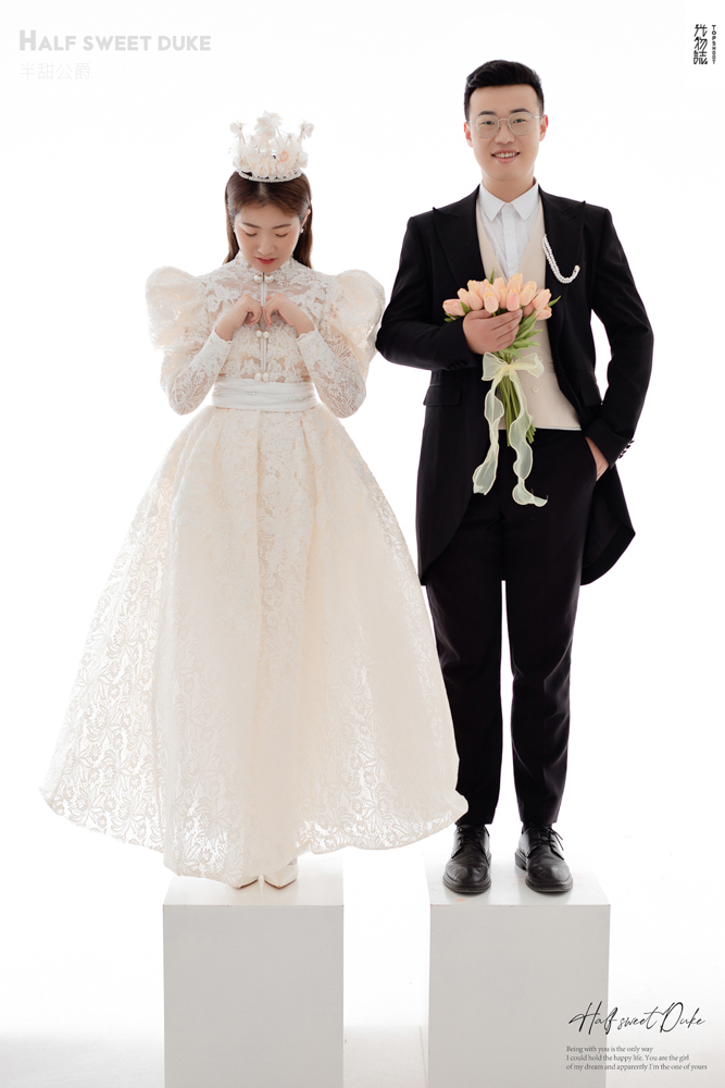 炒鸡甜~ 邓宇泽先生李可欣女士高定仪式感婚纱照、极简棚拍、、、婚纱照
