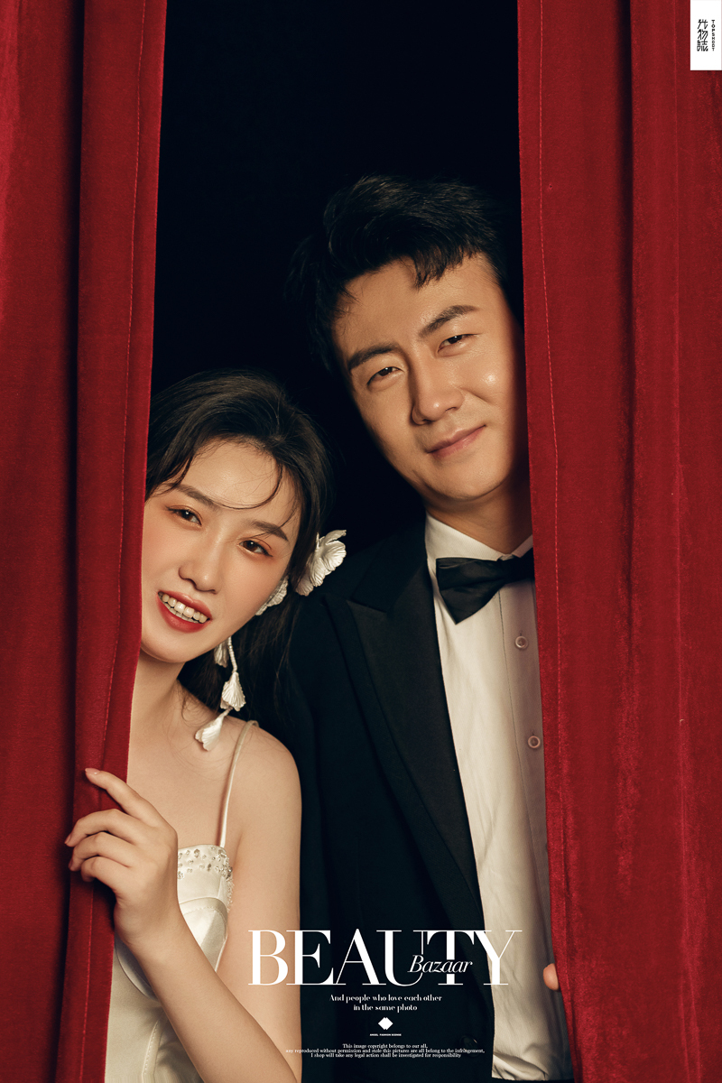 新鲜出炉:)王润梓先生王媛女士复古文艺婚纱照、极简棚拍、、、婚纱照