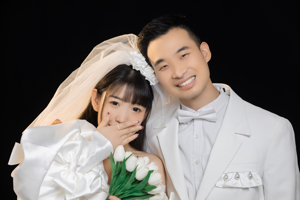 炒鸡甜~刘颖琪先生邹梦蝶女士你的甜蜜婚纱照、极简棚拍、、、婚纱照