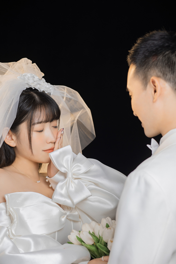 炒鸡甜~刘颖琪先生邹梦蝶女士你的甜蜜婚纱照、极简棚拍、、、婚纱照