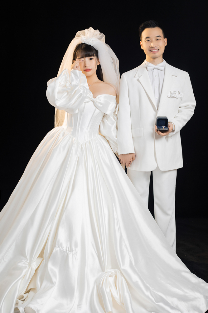 炒鸡甜~刘颖琪先生邹梦蝶女士你的甜蜜婚纱照、极简棚拍、、、婚纱照