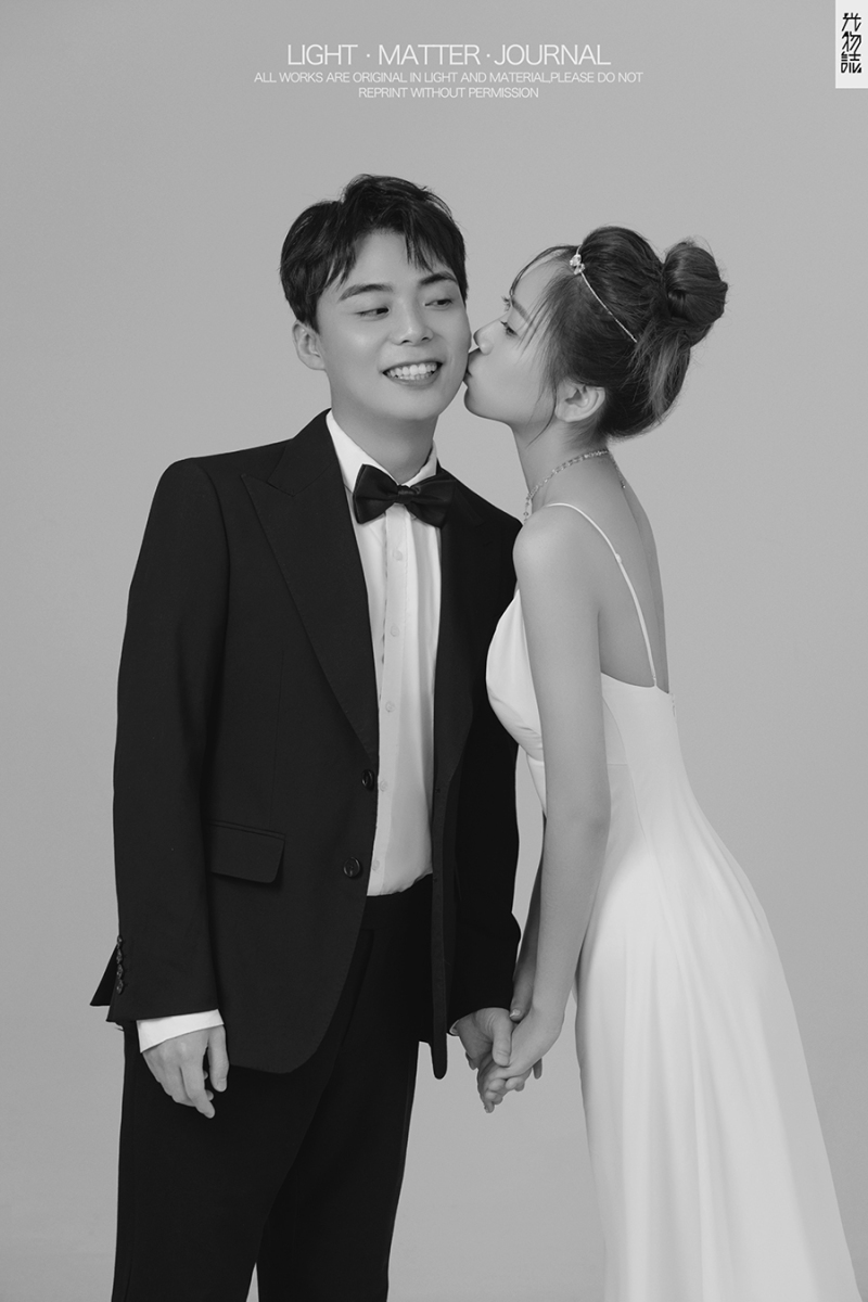 极致情绪！蒲曦先生王伊萌女士你的甜蜜婚纱照、极简棚拍、、、婚纱照