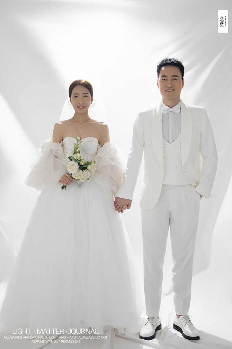 炒鸡甜~胡先生王女士简约高级感婚纱照、极简棚拍、、、婚纱照