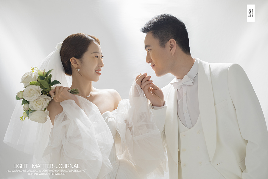 炒鸡甜~胡先生王女士简约高级感婚纱照、极简棚拍、、、婚纱照