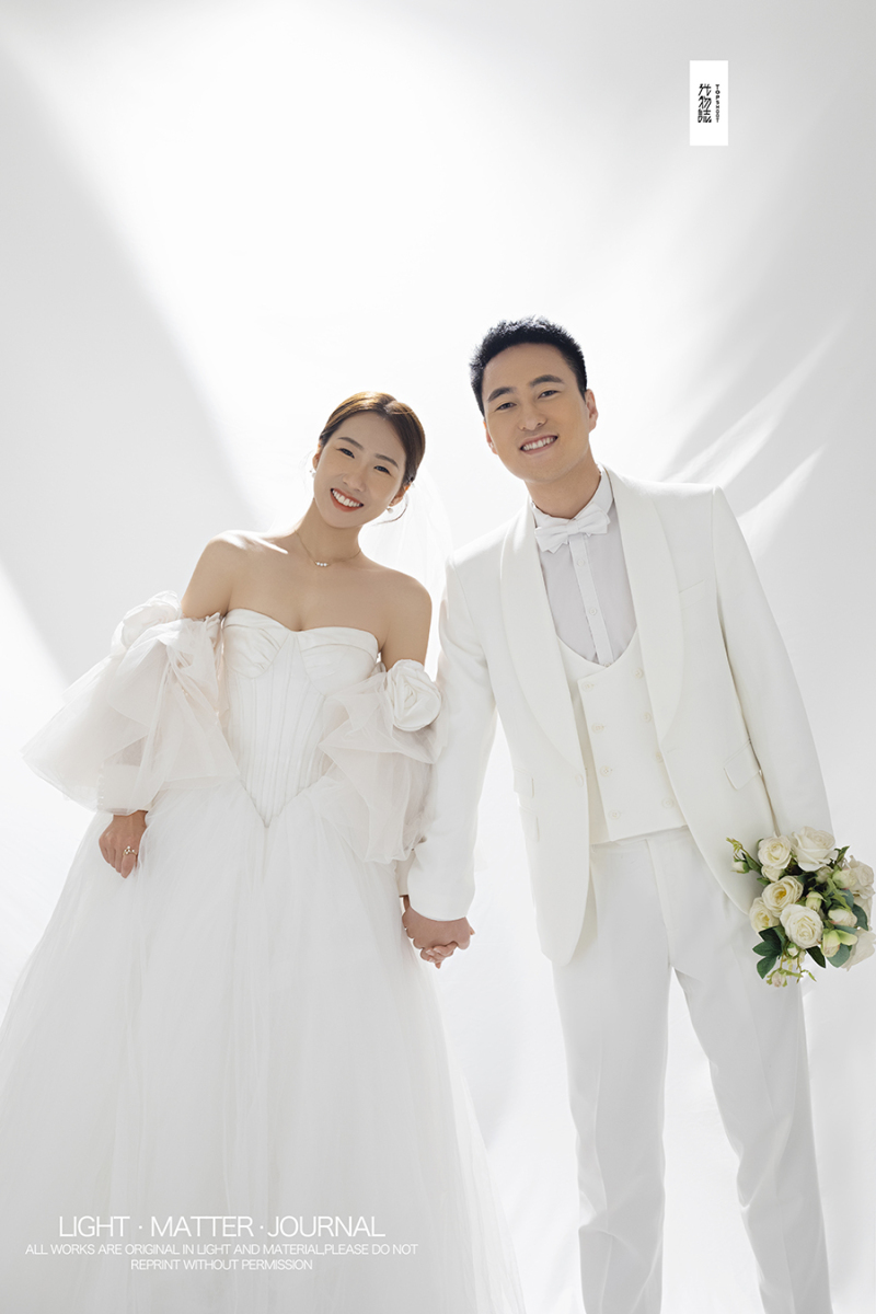 炒鸡甜~胡先生王女士简约高级感婚纱照、极简棚拍、、、婚纱照