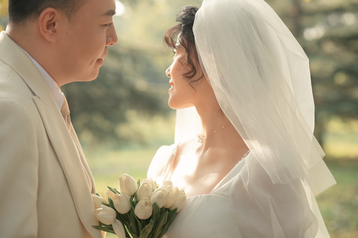 幸福感爆棚王奕程先生折晓凤女士甜蜜新鲜式婚纱照、极简棚拍、、、婚纱照