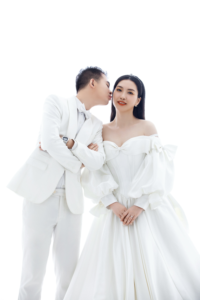 今日婚纱OOTD.杨苏宸先生庞蕾女士高定仪式感婚纱照、极简棚拍、、、婚纱照