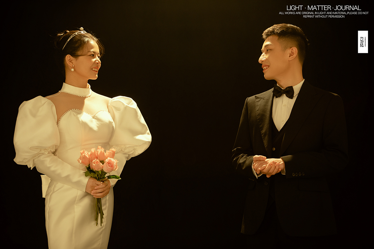 极致情绪！钟声先生侯改玲女士你的甜蜜婚纱照、极简棚拍  物誌生活  中式传承、、、婚纱照