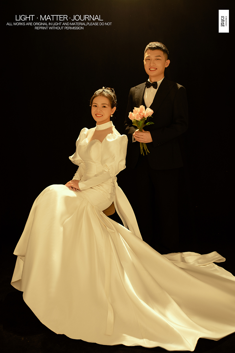 极致情绪！钟声先生侯改玲女士你的甜蜜婚纱照、极简棚拍  物誌生活  中式传承、、、婚纱照