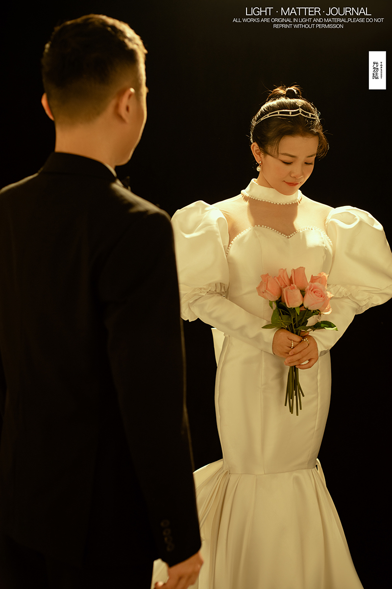 极致情绪！钟声先生侯改玲女士你的甜蜜婚纱照、极简棚拍  物誌生活  中式传承、、、婚纱照
