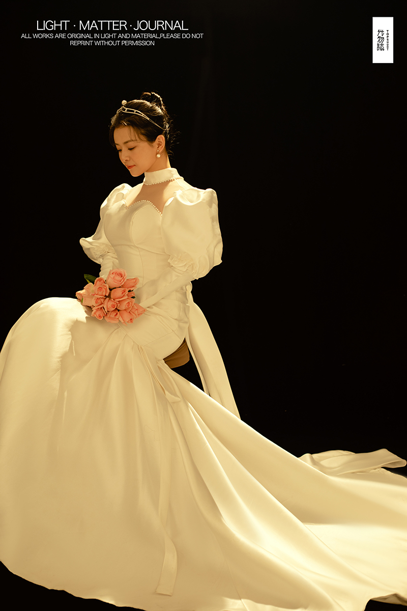 极致情绪！钟声先生侯改玲女士你的甜蜜婚纱照、极简棚拍  物誌生活  中式传承、、、婚纱照