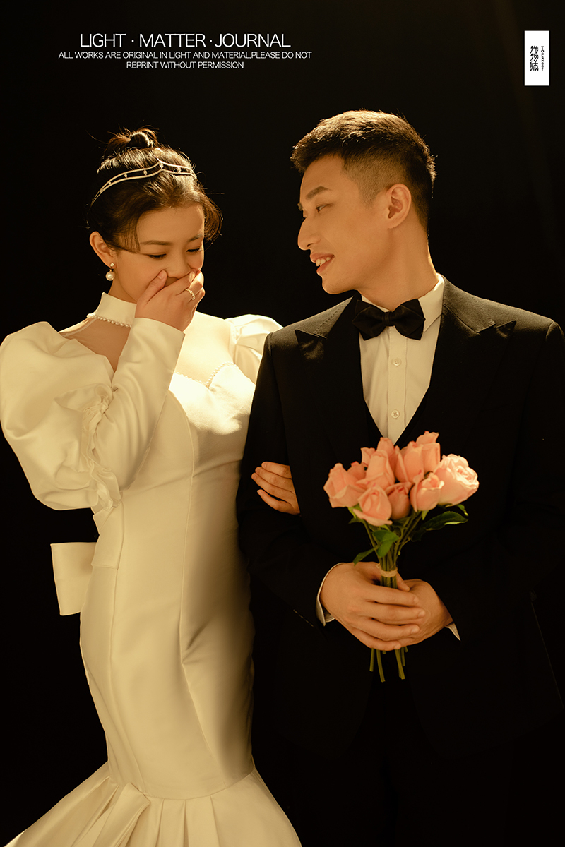 极致情绪！钟声先生侯改玲女士你的甜蜜婚纱照、极简棚拍  物誌生活  中式传承、、、婚纱照