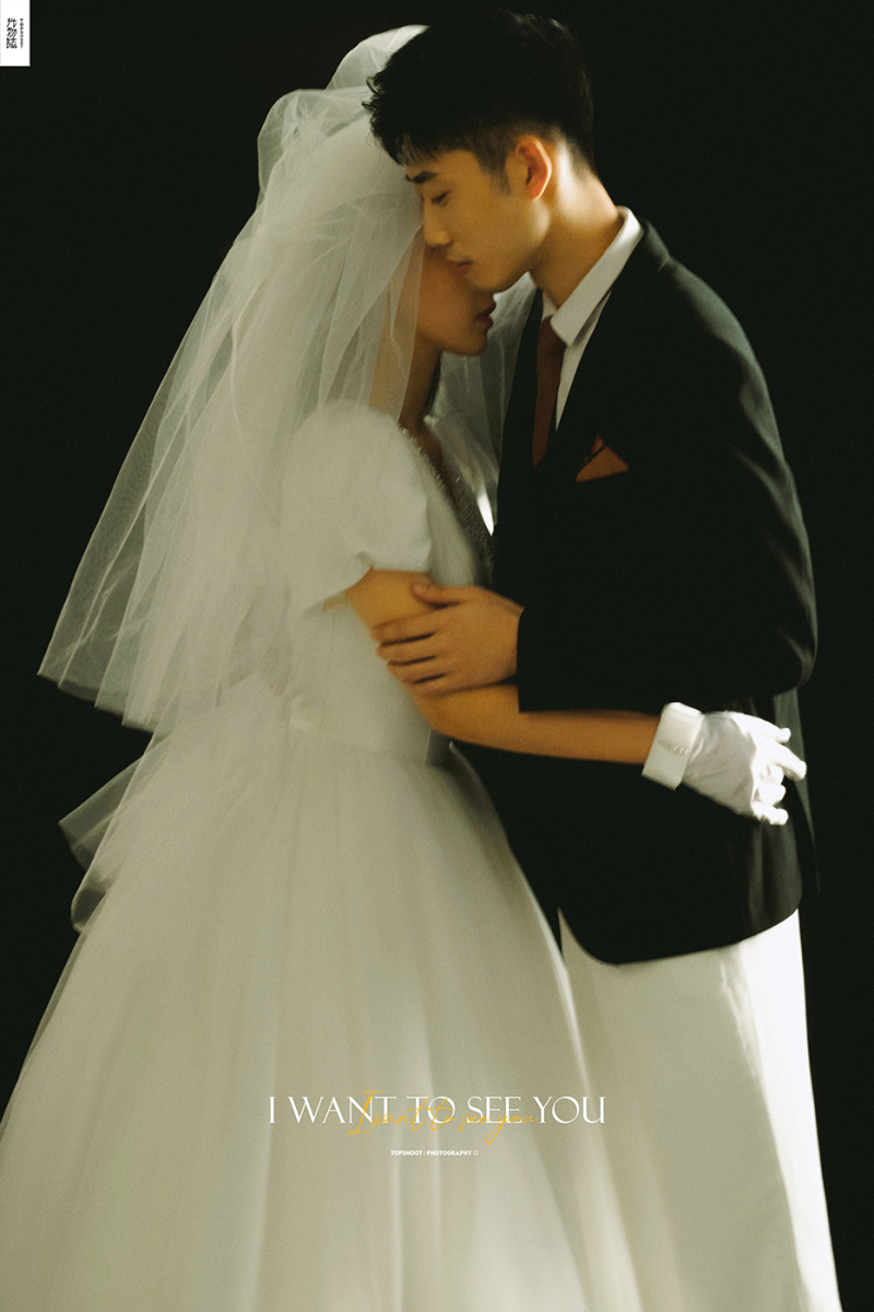 极致情绪！何凯先生童悦悦女士复古文艺婚纱照、极简棚拍、、、婚纱照