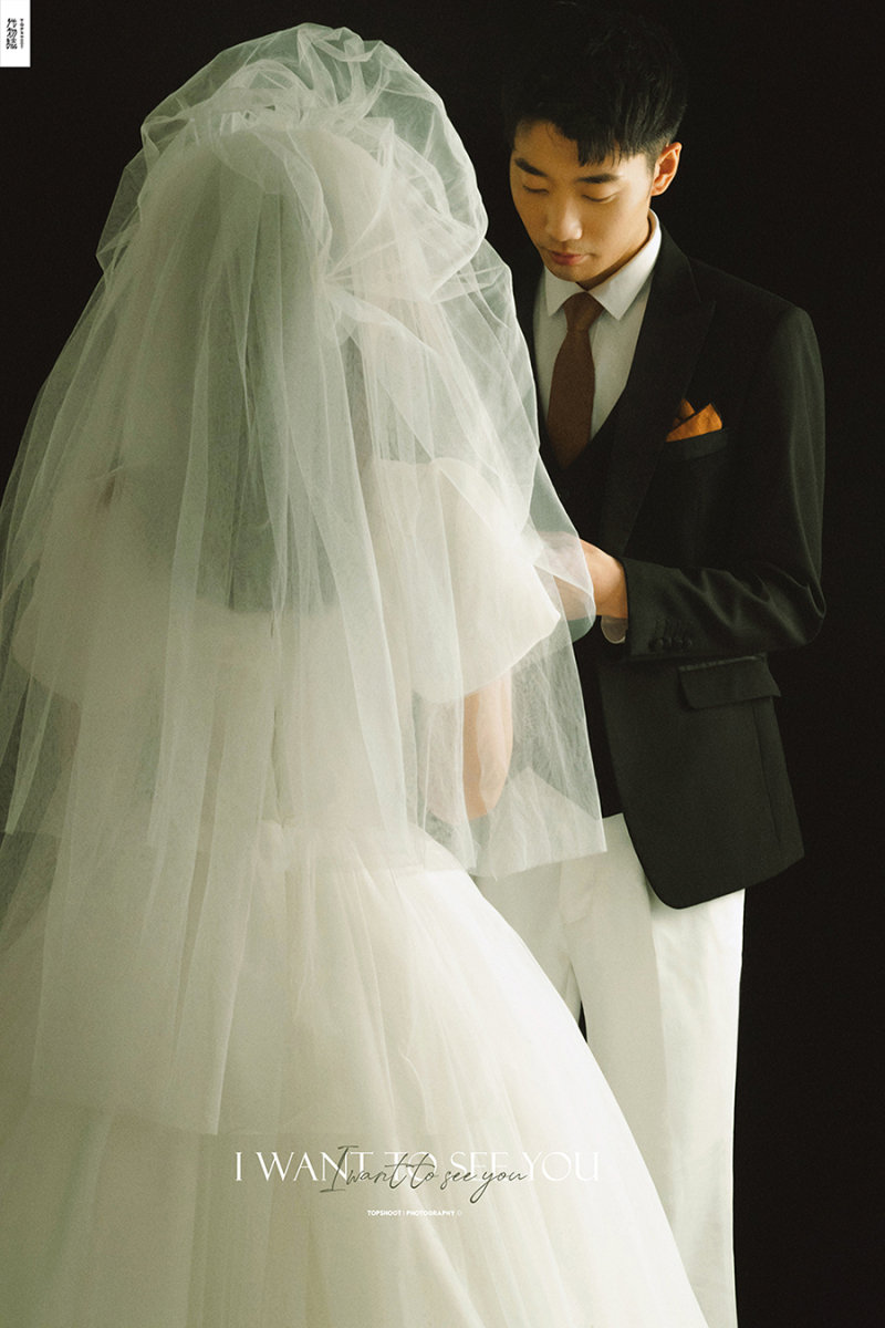 极致情绪！何凯先生童悦悦女士复古文艺婚纱照、极简棚拍、、、婚纱照