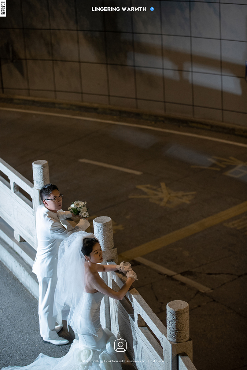 新鲜出炉:)贺鹏先生白余余女士高定仪式感婚纱照、怀旧复古、、、婚纱照