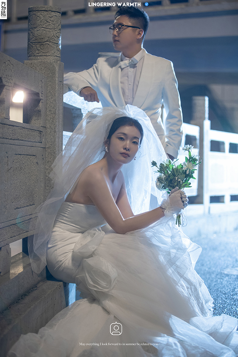 新鲜出炉:)贺鹏先生白余余女士高定仪式感婚纱照、怀旧复古、、、婚纱照
