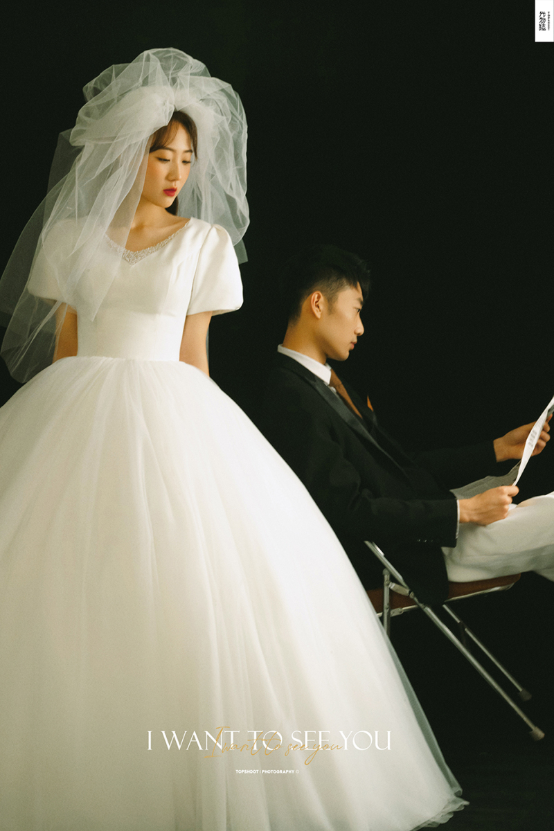 极致情绪！何凯先生童悦悦女士复古文艺婚纱照、极简棚拍、、、婚纱照