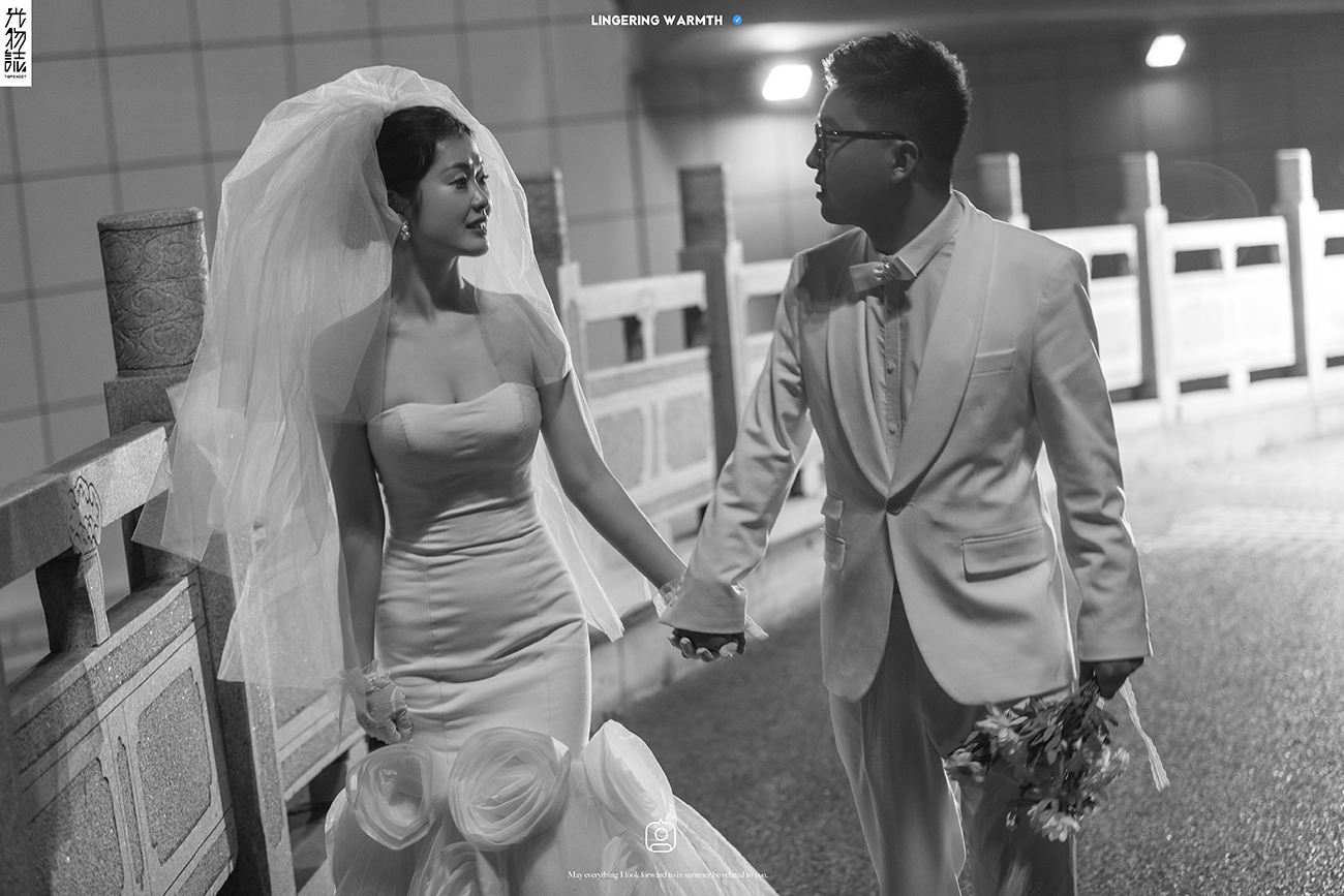 新鲜出炉:)贺鹏先生白余余女士高定仪式感婚纱照、怀旧复古、、、婚纱照