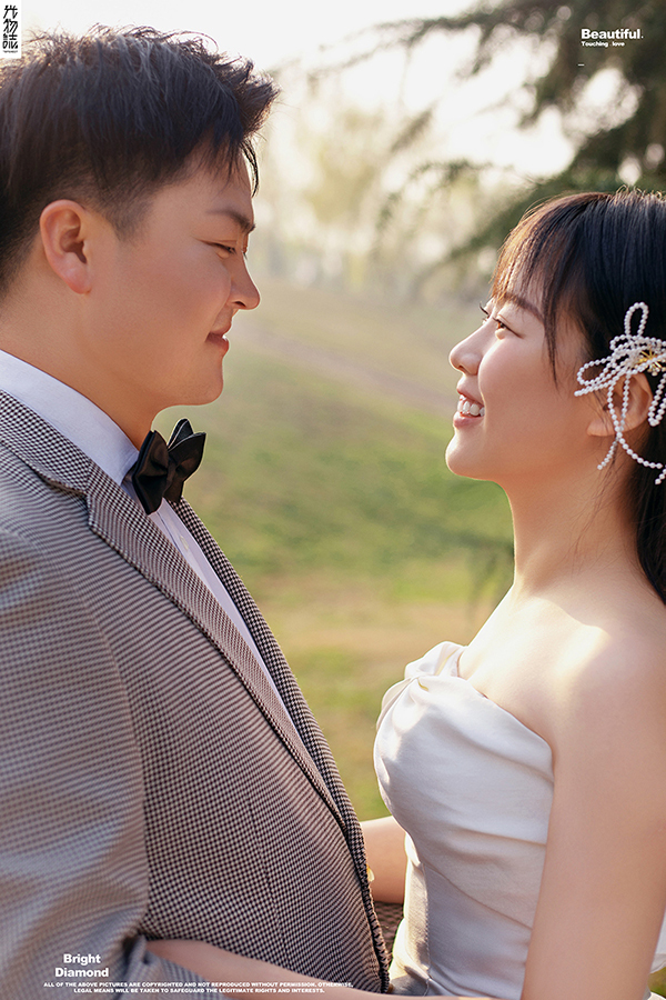 极致情绪！王宇鹏先生李彦女士你的甜蜜婚纱照、极简棚拍  物誌生活  中式传承、、、婚纱照