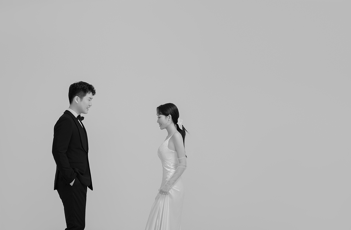 极致情绪！王芃皓先生王碧琪女士纯色简约风婚纱照、极简棚拍、徐才皓、好像在听单口相声，开心到直不起腰，幸福感MAX、婚纱照
