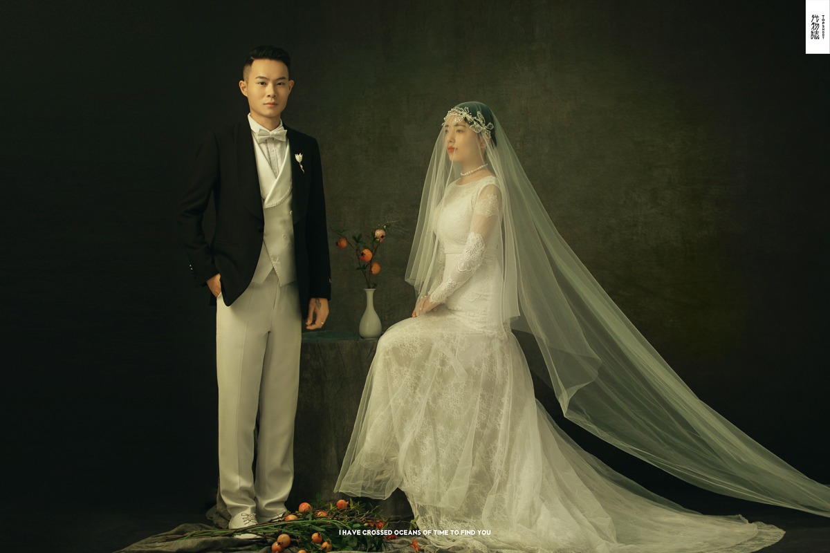 新鲜出炉:)张坤先生苏媚女士法式复古风婚纱照、极简棚拍、、、婚纱照