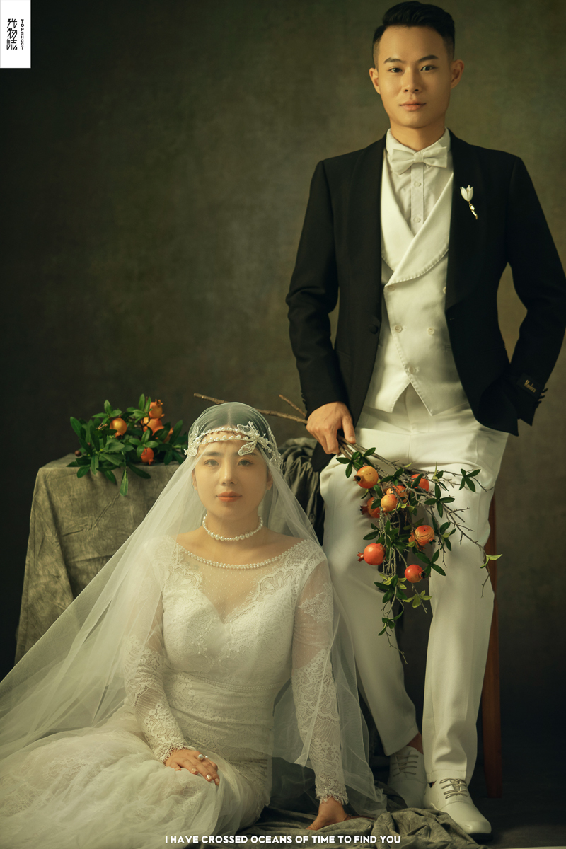 新鲜出炉:)张坤先生苏媚女士法式复古风婚纱照、极简棚拍、、、婚纱照