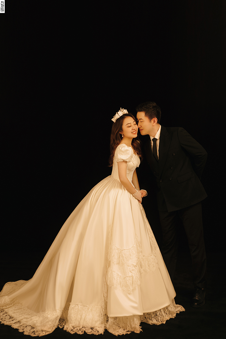 极致情绪！雷超先生张贞元女士高定仪式感婚纱照、极简棚拍、、、婚纱照