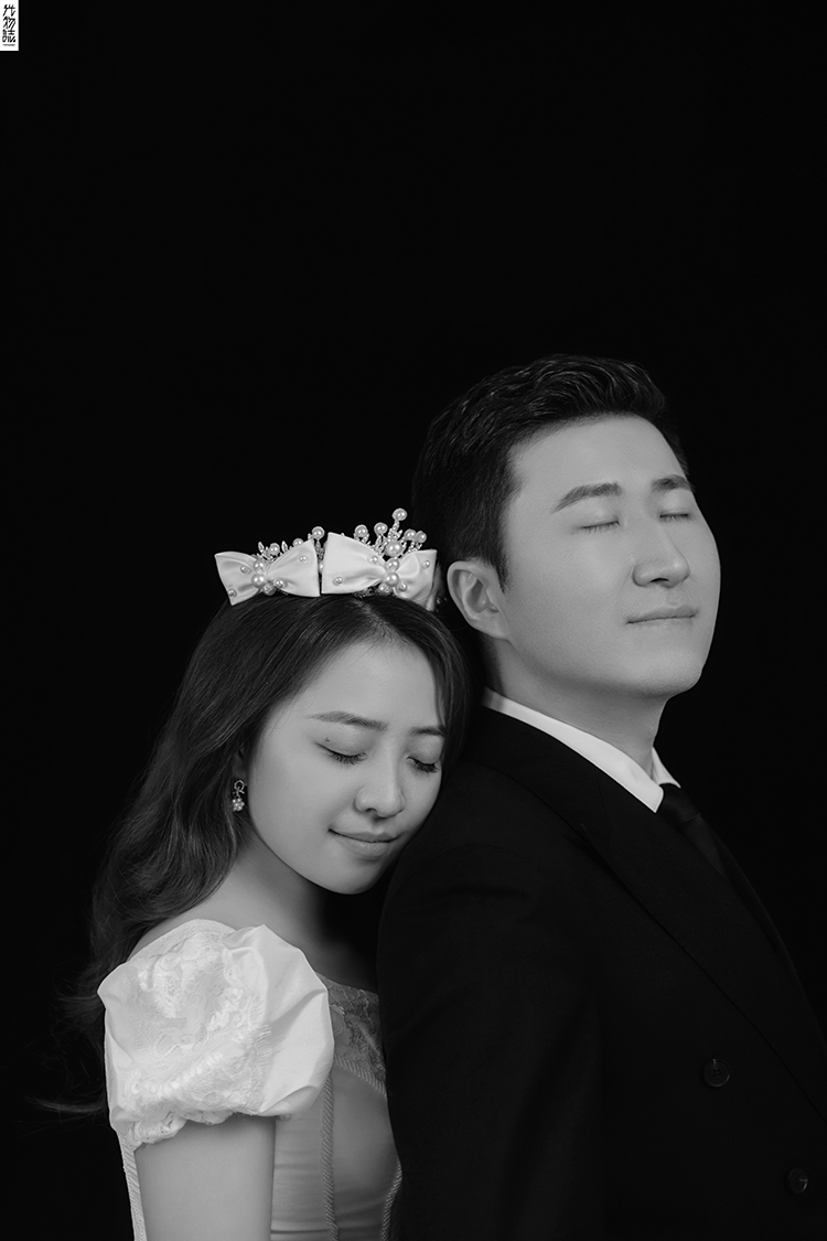 极致情绪！雷超先生张贞元女士高定仪式感婚纱照、极简棚拍、、、婚纱照