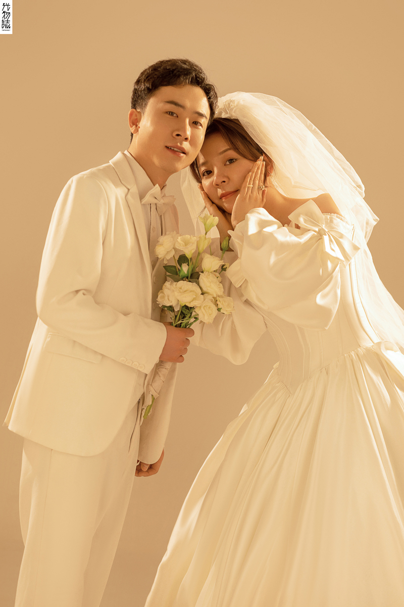 极致情绪！梁煜先生刘瑞女士甜蜜新鲜式婚纱照、极简棚拍、、、婚纱照