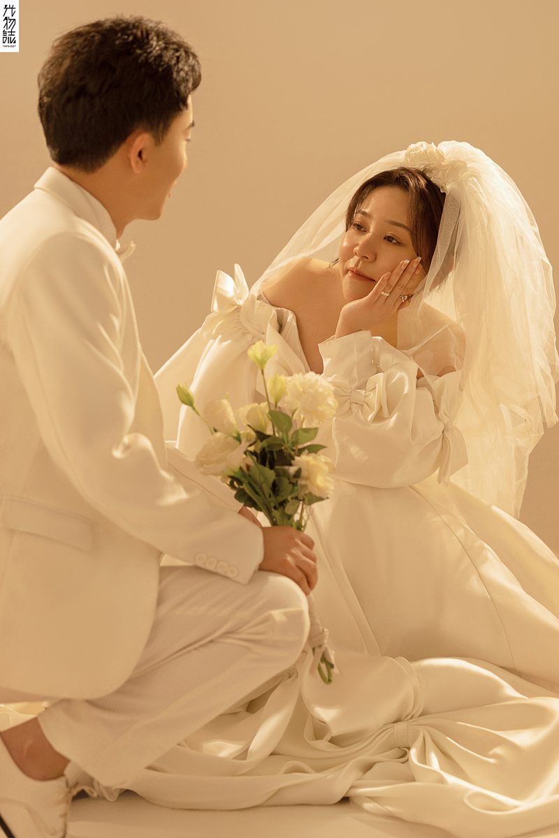 极致情绪！梁煜先生刘瑞女士甜蜜新鲜式婚纱照、极简棚拍、、、婚纱照