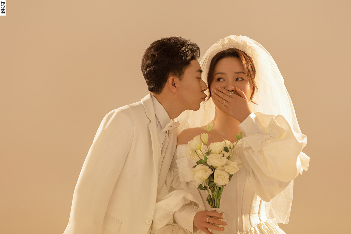 极致情绪！梁煜先生刘瑞女士甜蜜新鲜式婚纱照、极简棚拍、、、婚纱照