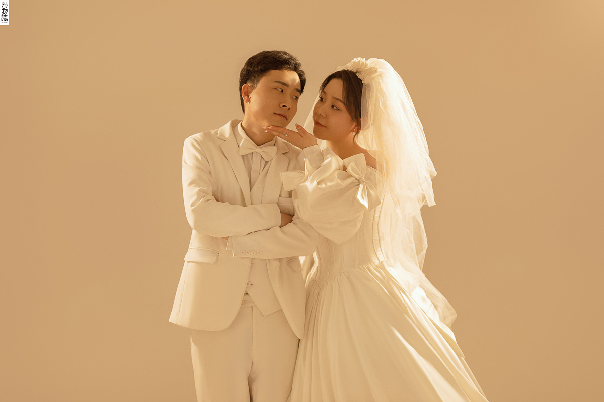 极致情绪！梁煜先生刘瑞女士甜蜜新鲜式婚纱照、极简棚拍、、、婚纱照