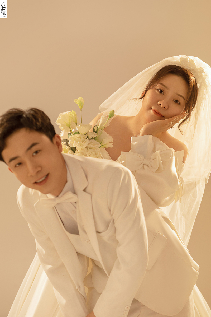 极致情绪！梁煜先生刘瑞女士甜蜜新鲜式婚纱照、极简棚拍、、、婚纱照