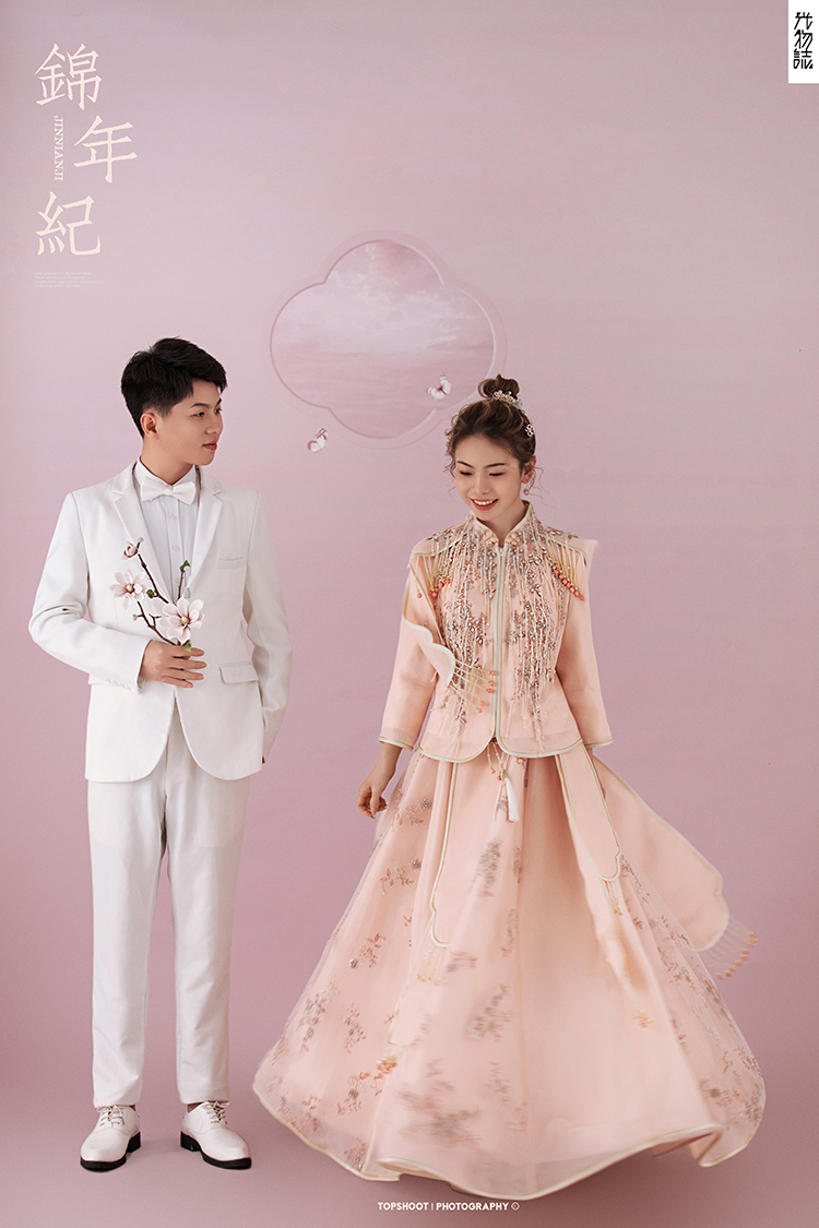 今日婚纱OOTD.张凯先生张佩云女士青春印记婚纱照、极简棚拍、、、婚纱照