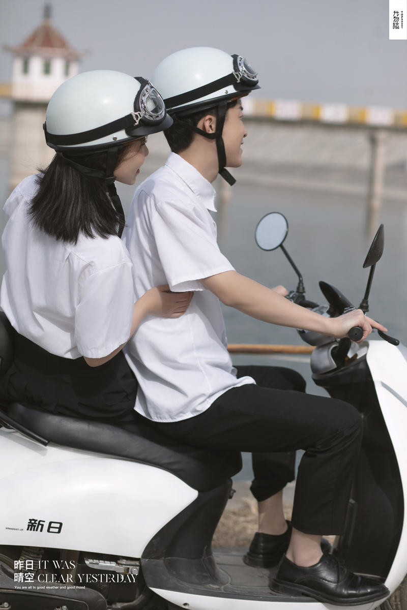 可甜可爱da冯九洲先生冯宇歌女士甜甜的呼吸婚纱照、极简棚拍、、、婚纱照
