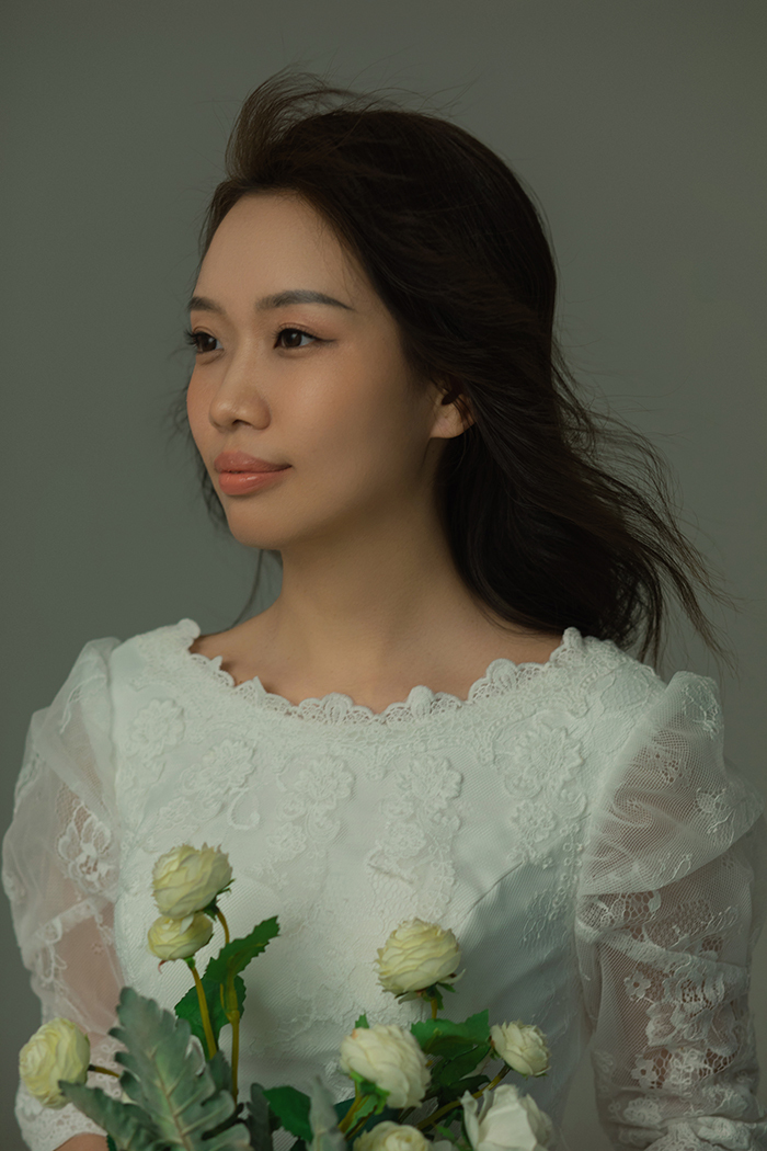 今日婚纱OOTD.余龙斌先生白一茹女士高定仪式感婚纱照、极简棚拍、、、婚纱照