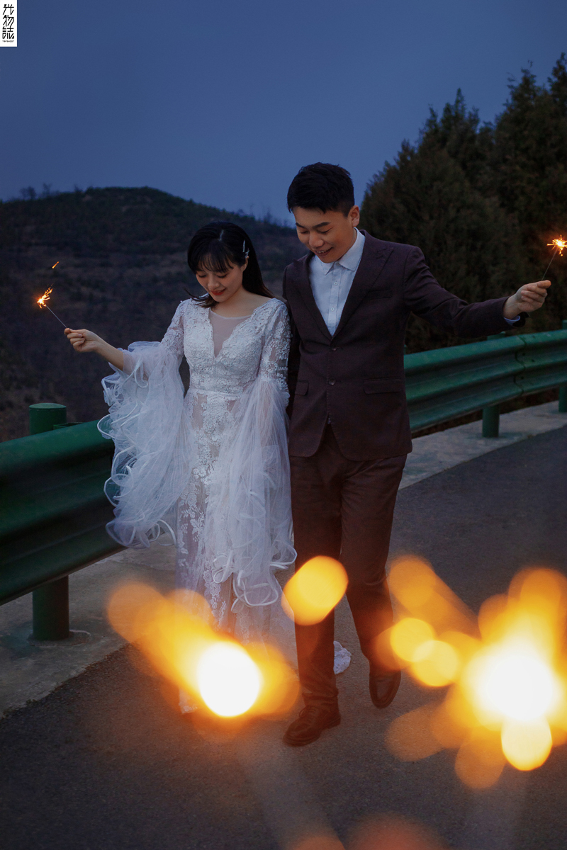 爱情电影。王戈先生杨瑞英女士唯美浪漫婚纱照、极简棚拍、、、婚纱照