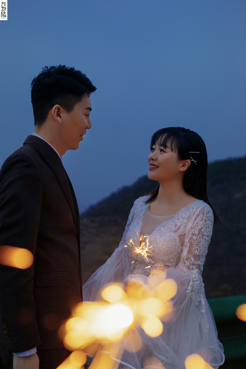 爱情电影。王戈先生杨瑞英女士唯美浪漫婚纱照、极简棚拍、、、婚纱照