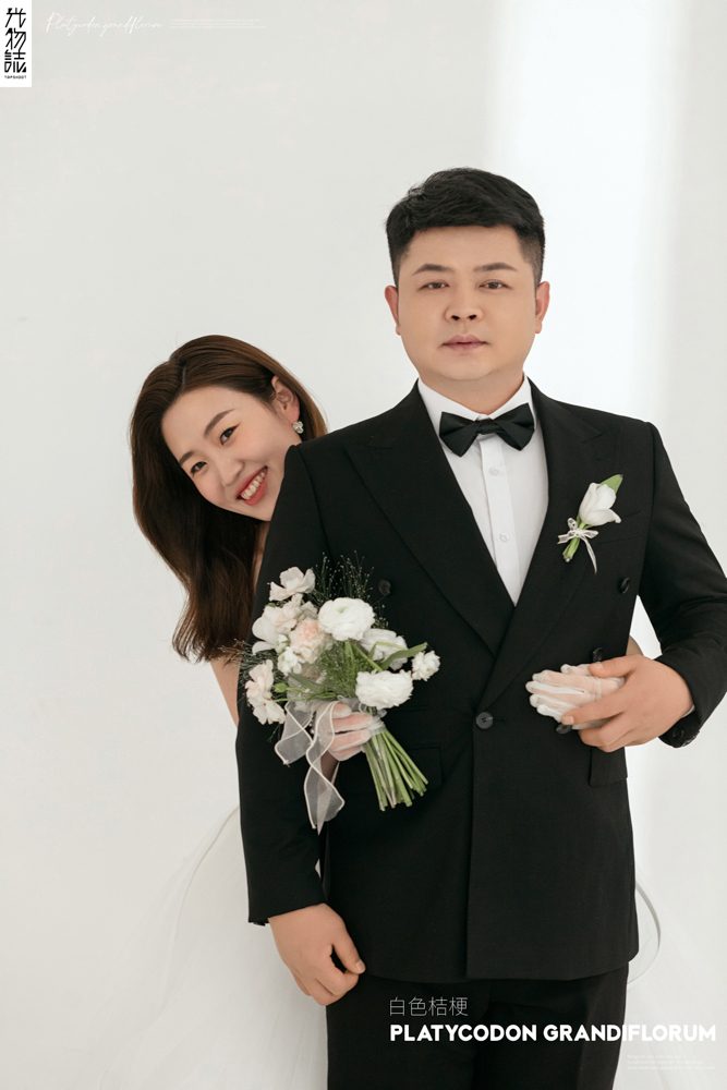 小小小清新:)于新新先生麻非凡女士纯色简约风婚纱照、极简棚拍、、、婚纱照