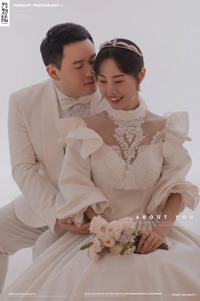 幸福感爆棚王冬东先生陈奕帆女士纯色简约风婚纱照、极简棚拍、、、婚纱照