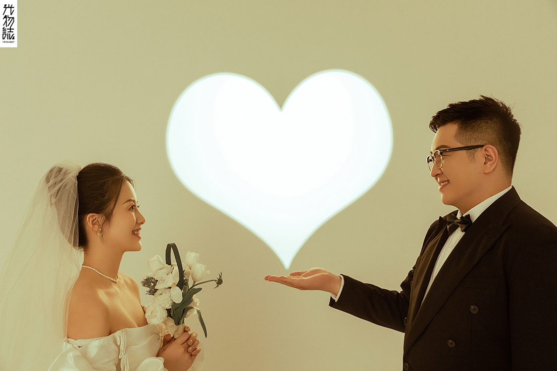 极致情绪！郝宝成先生刘凌伊女士甜蜜新鲜式婚纱照、极简棚拍、、、婚纱照